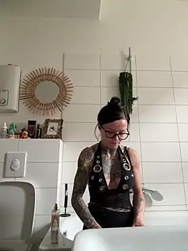 SkinnyLilly Live XXX-Chat