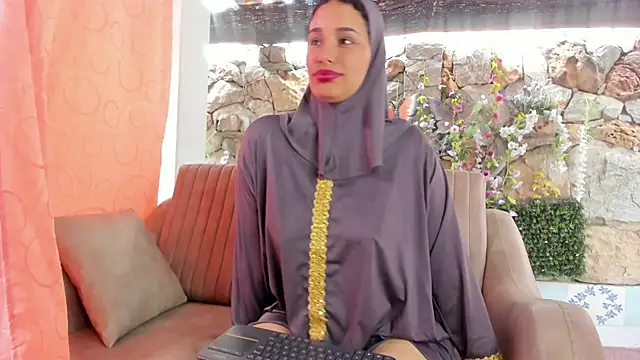 ShanaJamil Adlı Modelin Canlı XXX Sohbeti