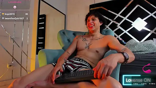 แชท XXX สดของ JayTaylorr