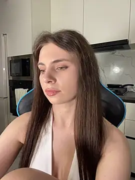 CurlyLara's Live XXX Chat