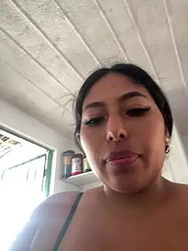 emmyjhonson07 Adlı Modelin Canlı XXX Sohbeti