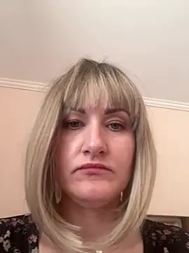 LunaFoxs Adlı Modelin Canlı XXX Sohbeti