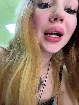 Chat +18 de KnockKnock- ao vivo