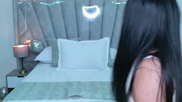 Layla_Breezee élő XXX-chatje