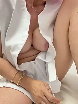 AVA_MILF élő XXX-chatje