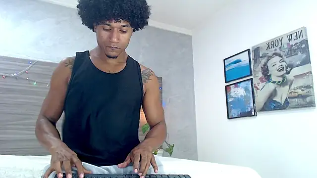 Dilan_Hall élő XXX-chatje