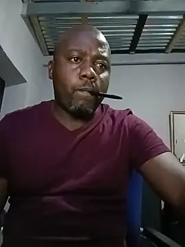 Chat +18 de ThaBundaa ao vivo
