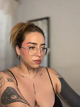 CarolQueen1_のライブXXXチャット