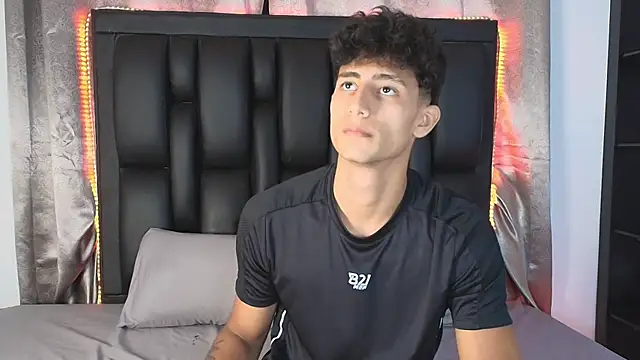 MaxiimoRomano_'s Live XXX Chat