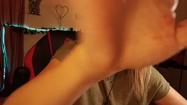 CallMeMaria élő XXX-chatje