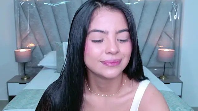 Chat +18 de Layla_Breezee ao vivo