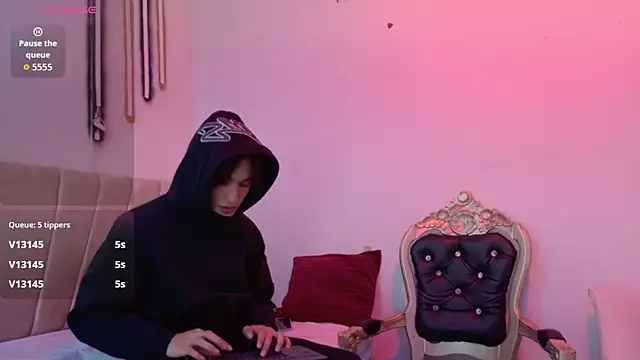 צ'אט XXX בשידור חי של sweetauracouple