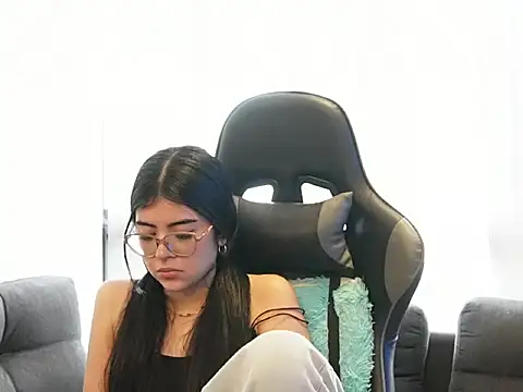 Chat XXX en directo de Mia_Storm18