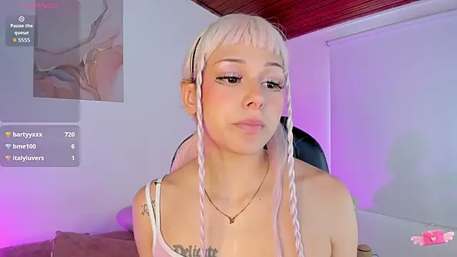 Amelie_Wine Adlı Modelin Canlı XXX Sohbeti