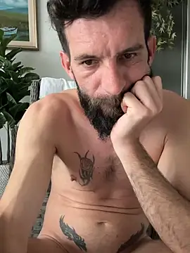 Michel_huge: διαδικτυακό σόου στην κάμερα