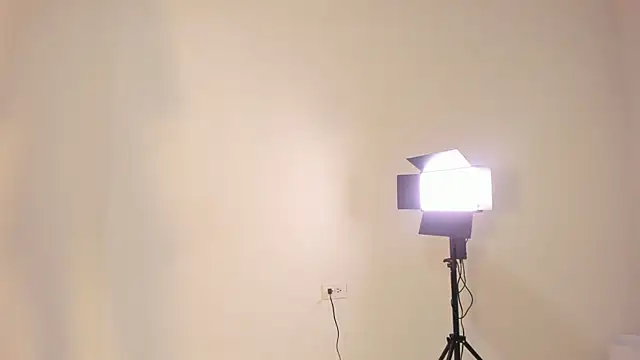 ArohomLester_のライブXXXチャット