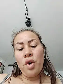LaraCaliente's Live XXX Chat