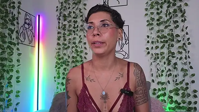 Chatroom XXX en direct de MiaMorgan_