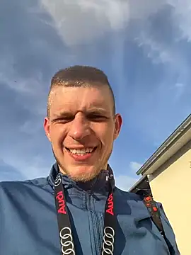 XXX chat uživo modela VelvetKingg