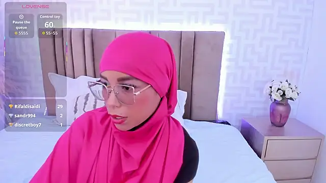 naishaa_'s Live XXX Chat