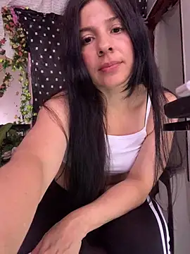 Estefani_32 Adlı Modelin Canlı XXX Sohbeti