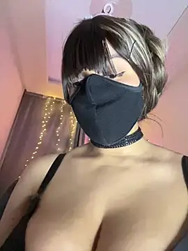 Inaa-Love Adlı Modelin Canlı XXX Sohbeti