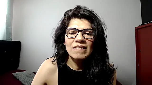 צ'אט XXX בשידור חי של abrilsex23