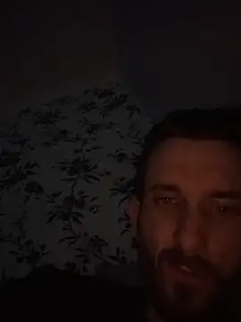Chatroom XXX en direct de Big8inchUncutCock
