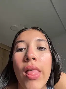 Miss_Sky Adlı Modelin Canlı XXX Sohbeti