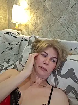 stellahere8 XXX чат на живо