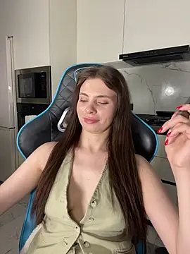 CurlyLara's Live XXX Chat