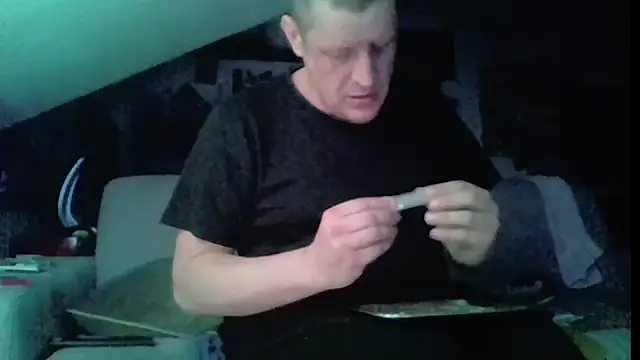 Bigthroaterboyn Live XXX chat