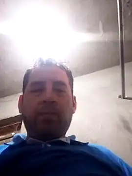 Lujor: διαδικτυακό σόου στην κάμερα