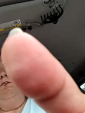 lil-gemini-hippy's Live XXX Chat