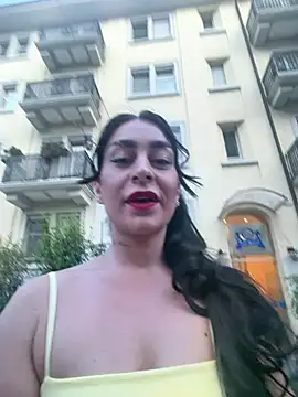 CurlyRouge Chat XXX in diretta