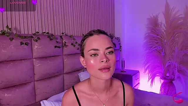 HannaRhodes XXX чат на живо