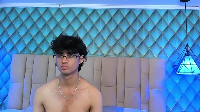 Sofia-Ethan webcam show