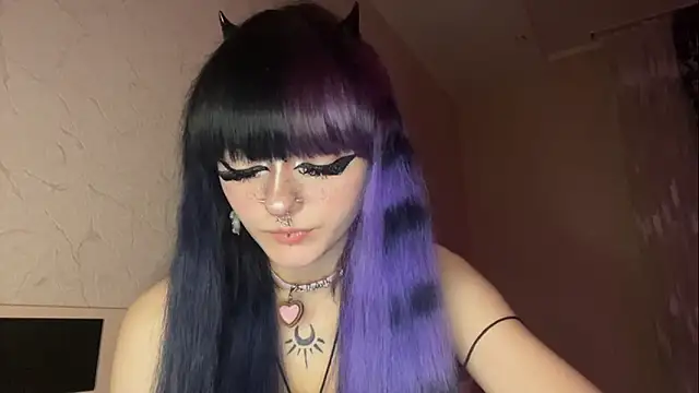 HolyCute's Live XXX Chat