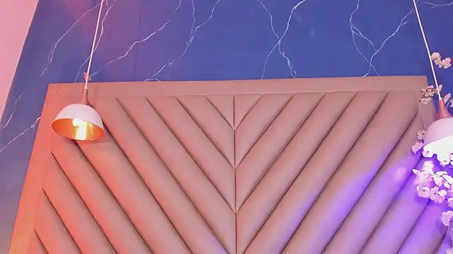 NaomiVelour's Live XXX Chat