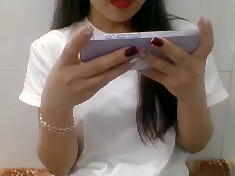 kiraa-007 Adlı Modelin Canlı XXX Sohbeti