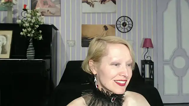MarquisedeSade's Live XXX Chat