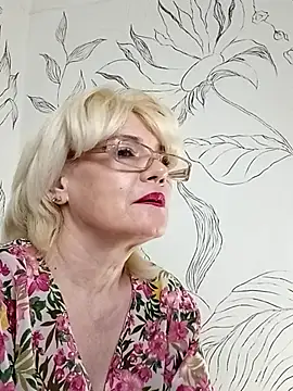 Catty_Lady Adlı Modelin Canlı XXX Sohbeti