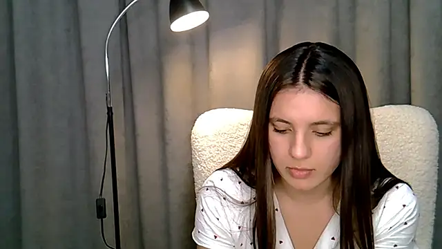 KiraHoney's Live XXX Chat