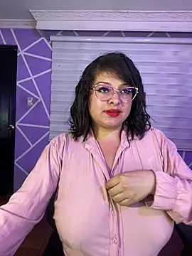 MiiaaJoness' Live XXX Chat