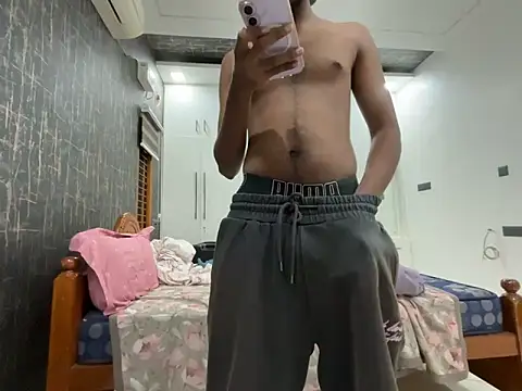 Show modela male18in na web-kameri