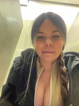 carolina16love Adlı Modelin Canlı XXX Sohbeti