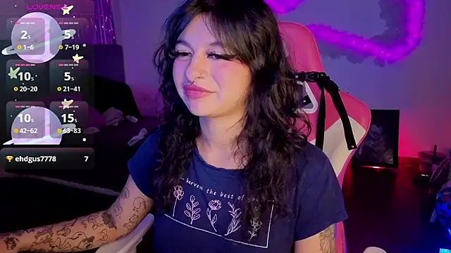 larah_uwu Chat XXX live