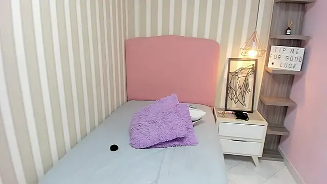 Živý XXX chat SHARLOTTE_SUITTE