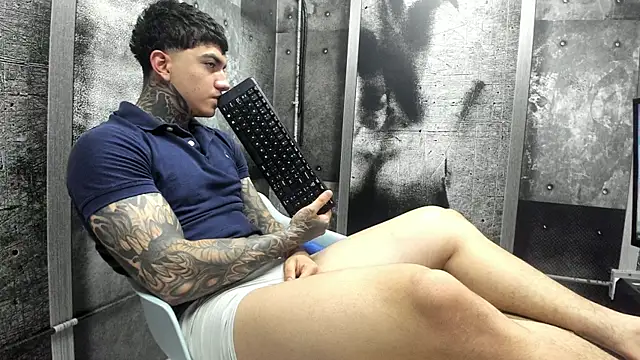 Gury_tattoo Chat XXX in diretta