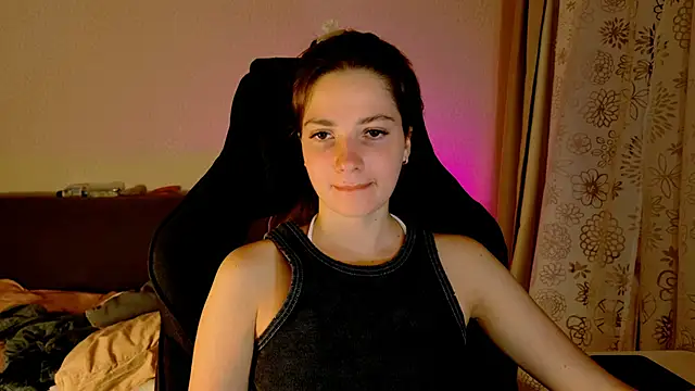 KiraVair's Live XXX Chat